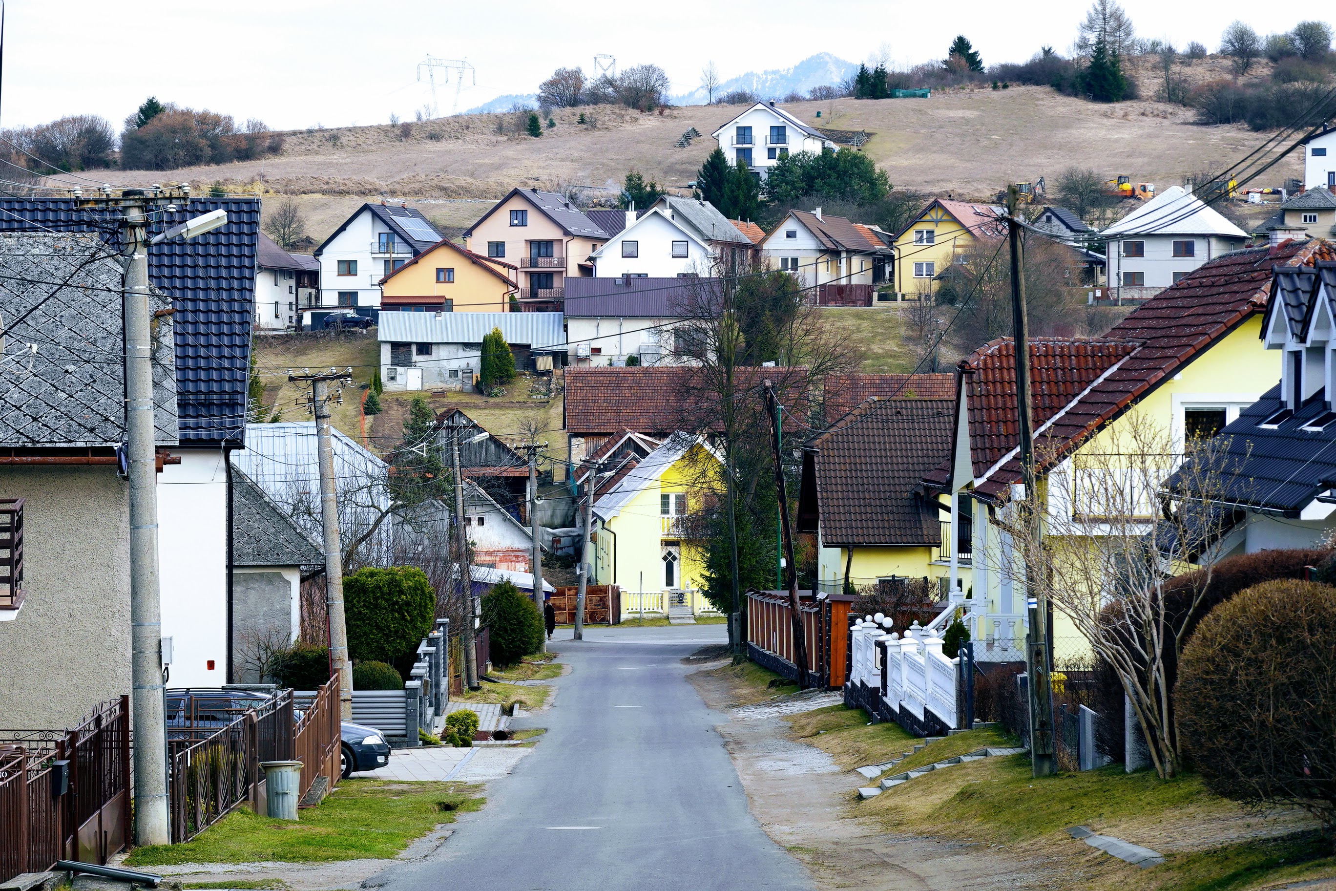 Domácnosť v staršom rodinnom dome platí za energie 127 eur mesačne, ukázal prieskum